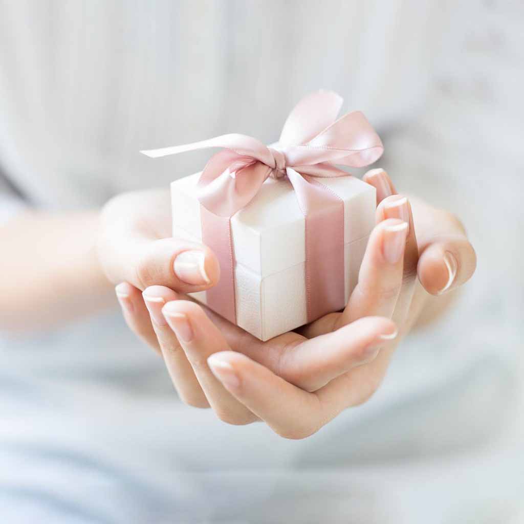 Jewelry Gift Giving Guide - Willow & Luna - Willow & Luna