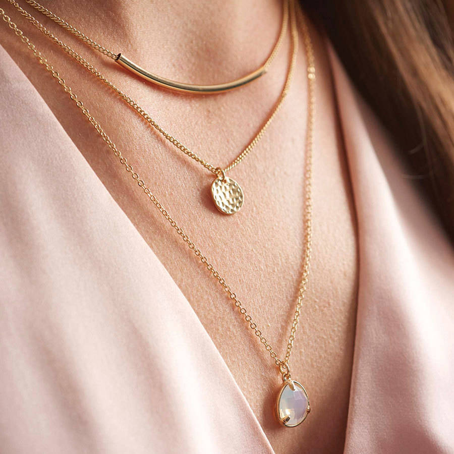 The Ultimate Guide To Layering Necklaces Without Tangling