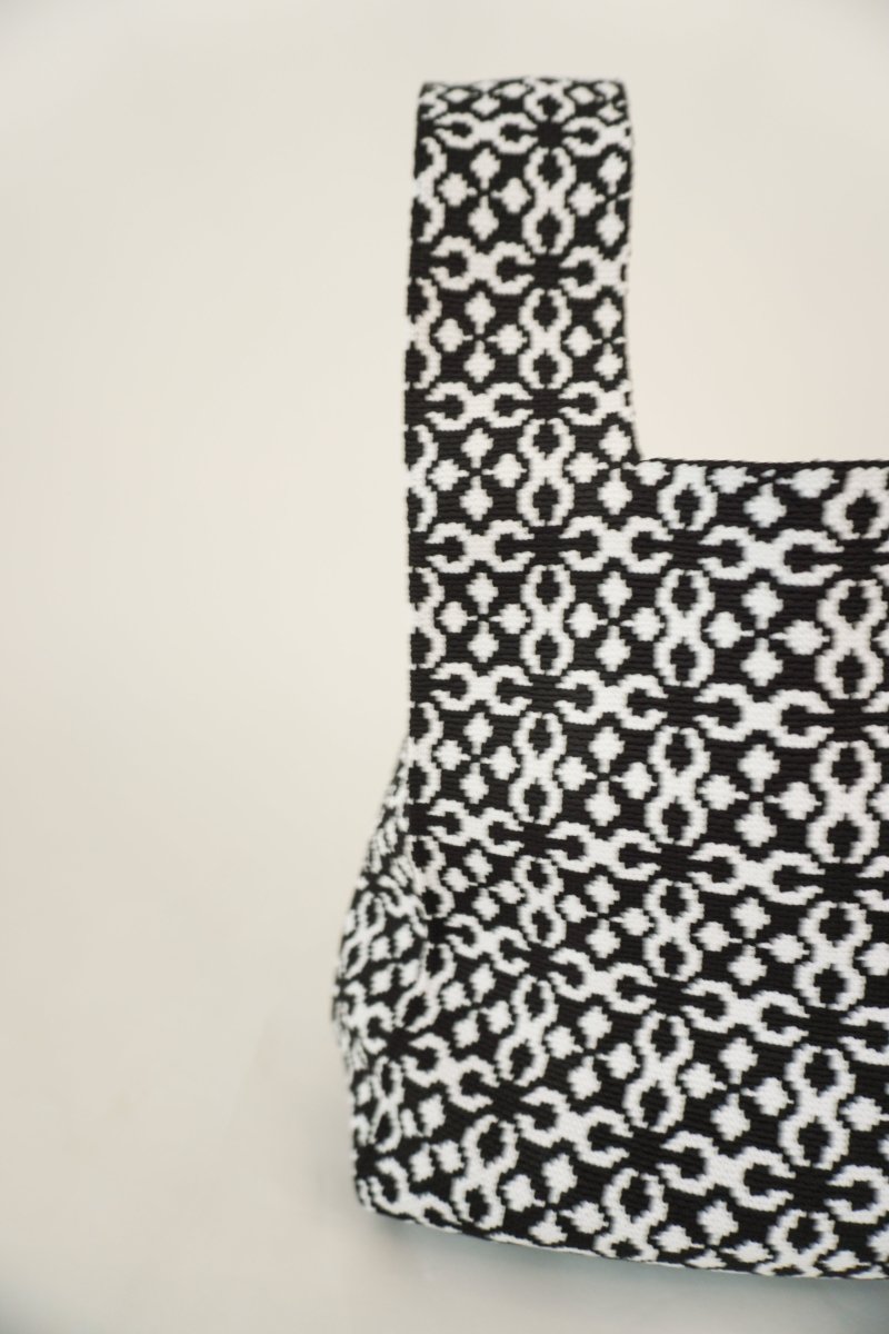 Black Solitaire Handbag - Willow & Luna