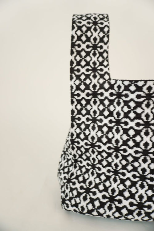 Black Solitaire Handbag - Willow & Luna