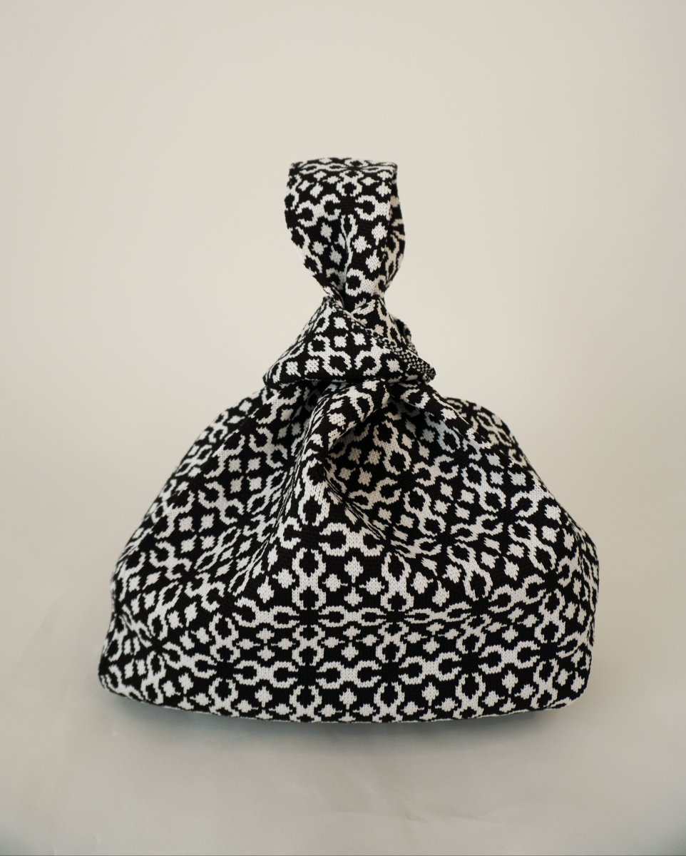 Black Solitaire Handbag - Willow & Luna