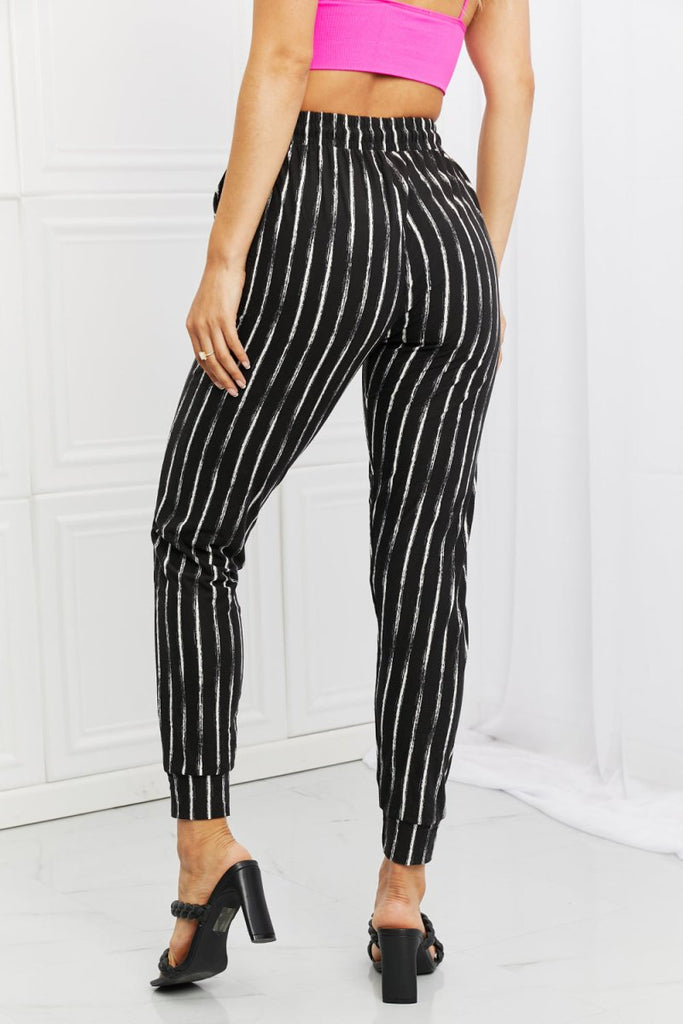 Leggings Depot Stay In Full Size Joggers - Willow & Luna