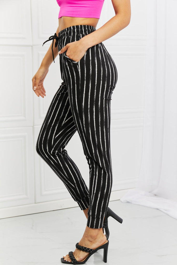 Leggings Depot Stay In Full Size Joggers - Willow & Luna