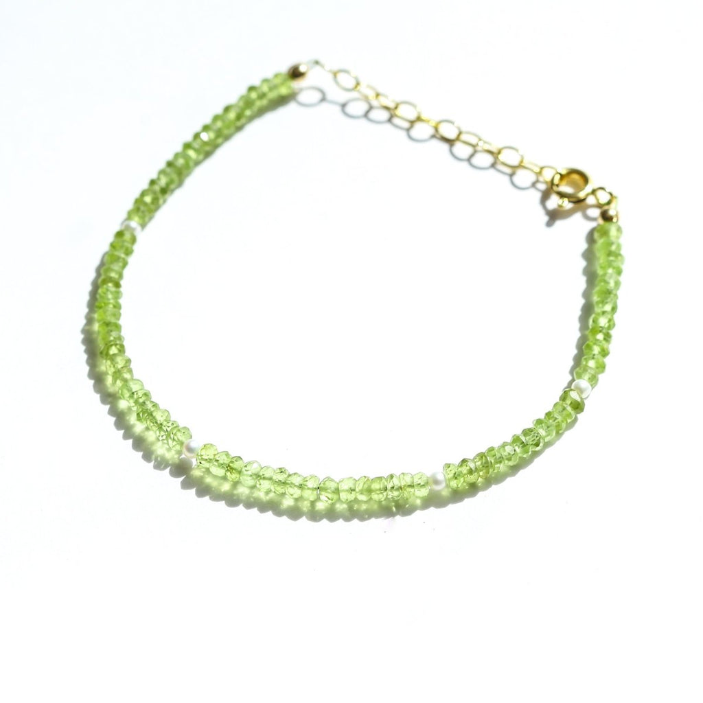 Peridot and Pearl Beaded Bracelet - Willow & Luna