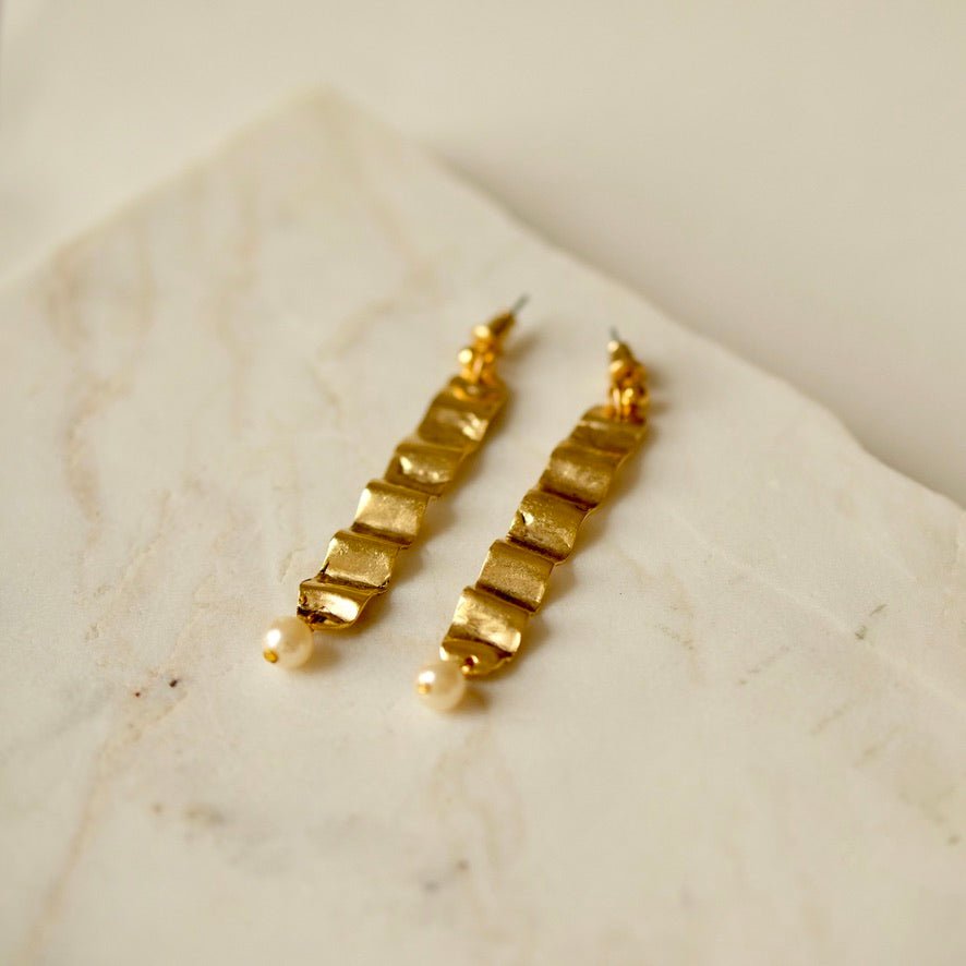 wave & pearl earrings - Willow & Luna